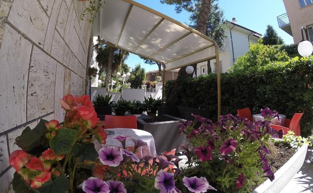 Hotel Ausonia Rimini Esterno foto